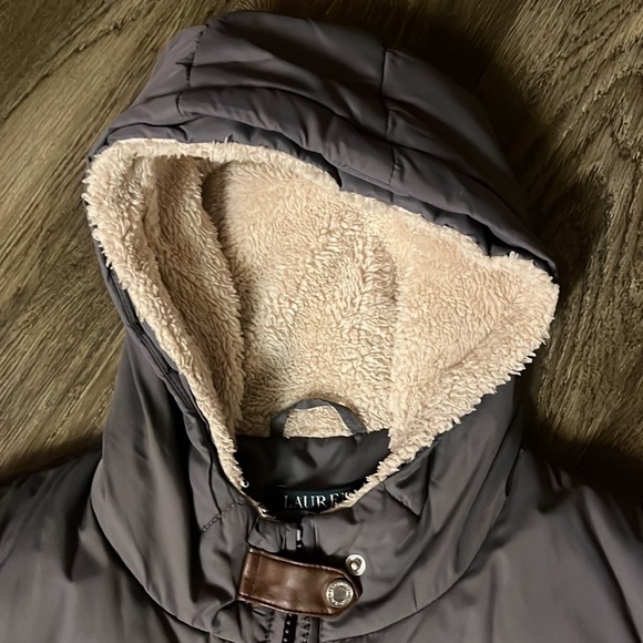 Ralph Lauren down jacket size M - Picture 9 of 16